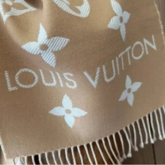 Louis Vuitton Beige and White Monogram Scarf - Picture 2 of 5